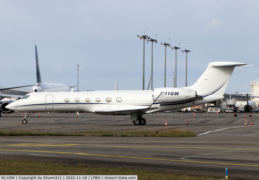 N11GW, 1996 Gulfstream Aerospace G-V C/N 507, Parked at the General Aviation area...