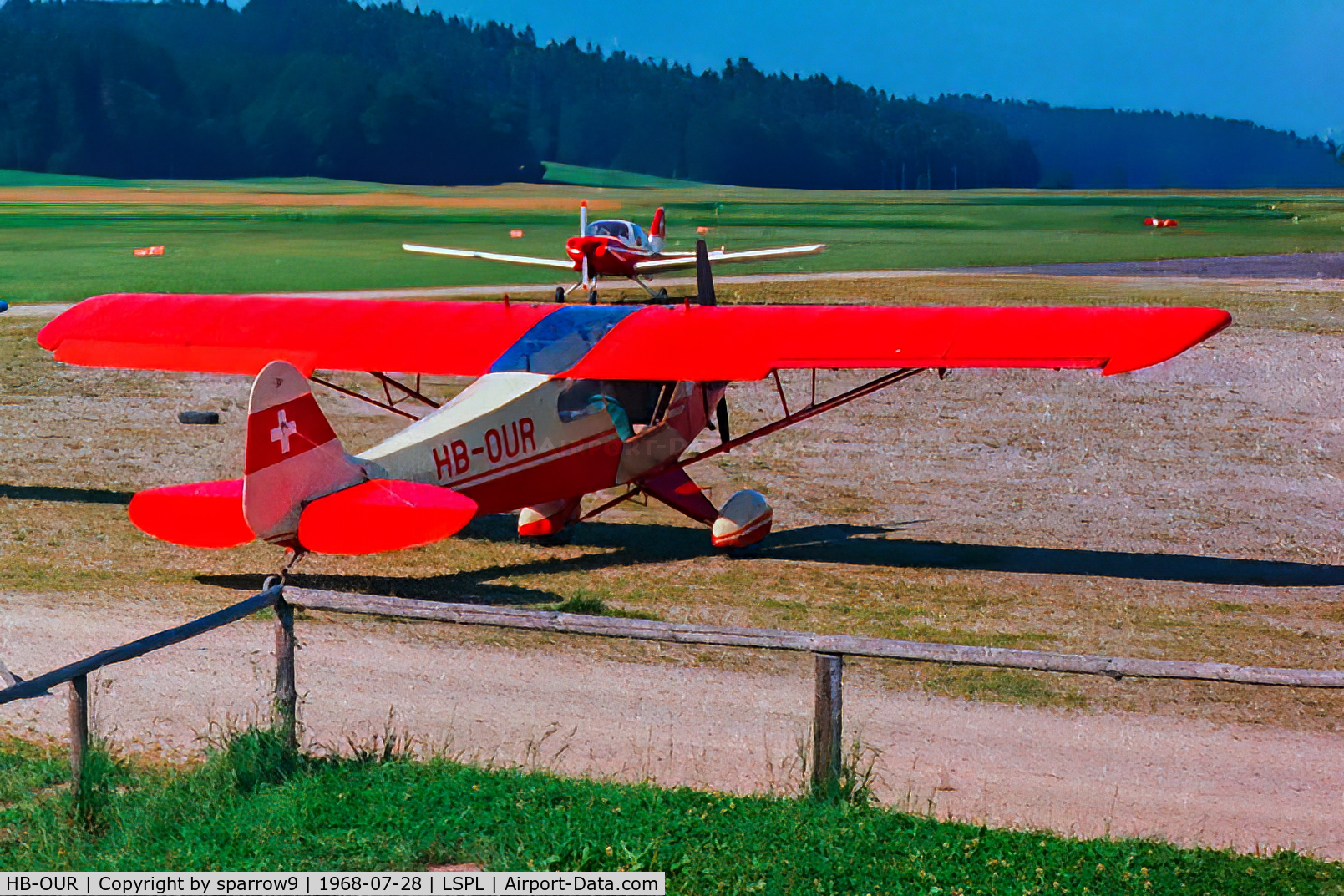 HB-OUR, 1943 Piper L-4H Grasshopper (J3C-65D) Grasshopper (J3C-65D) C/N 10853, At Langenthal-Bleienbach, the second paint-scheme.
Scanned from a slide