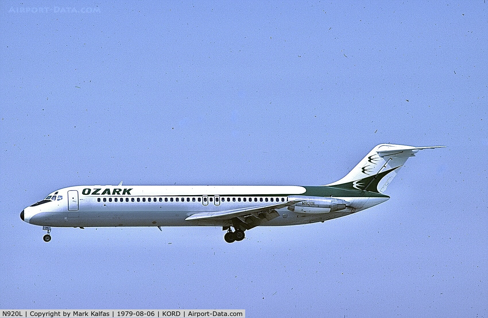 N920L, 1976 McDonnell Douglas DC-9-32 C/N 47734, Ozark Airlines, McDonnell Douglas DC-9-32, N920L on approach KORD>