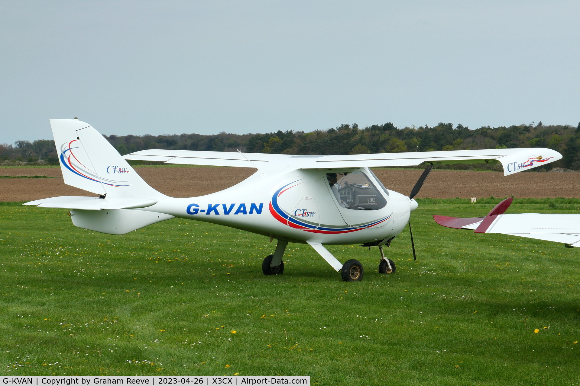 G-KVAN, 2007 Flight Design CTSW C/N 8334, Parked at Northrepps.