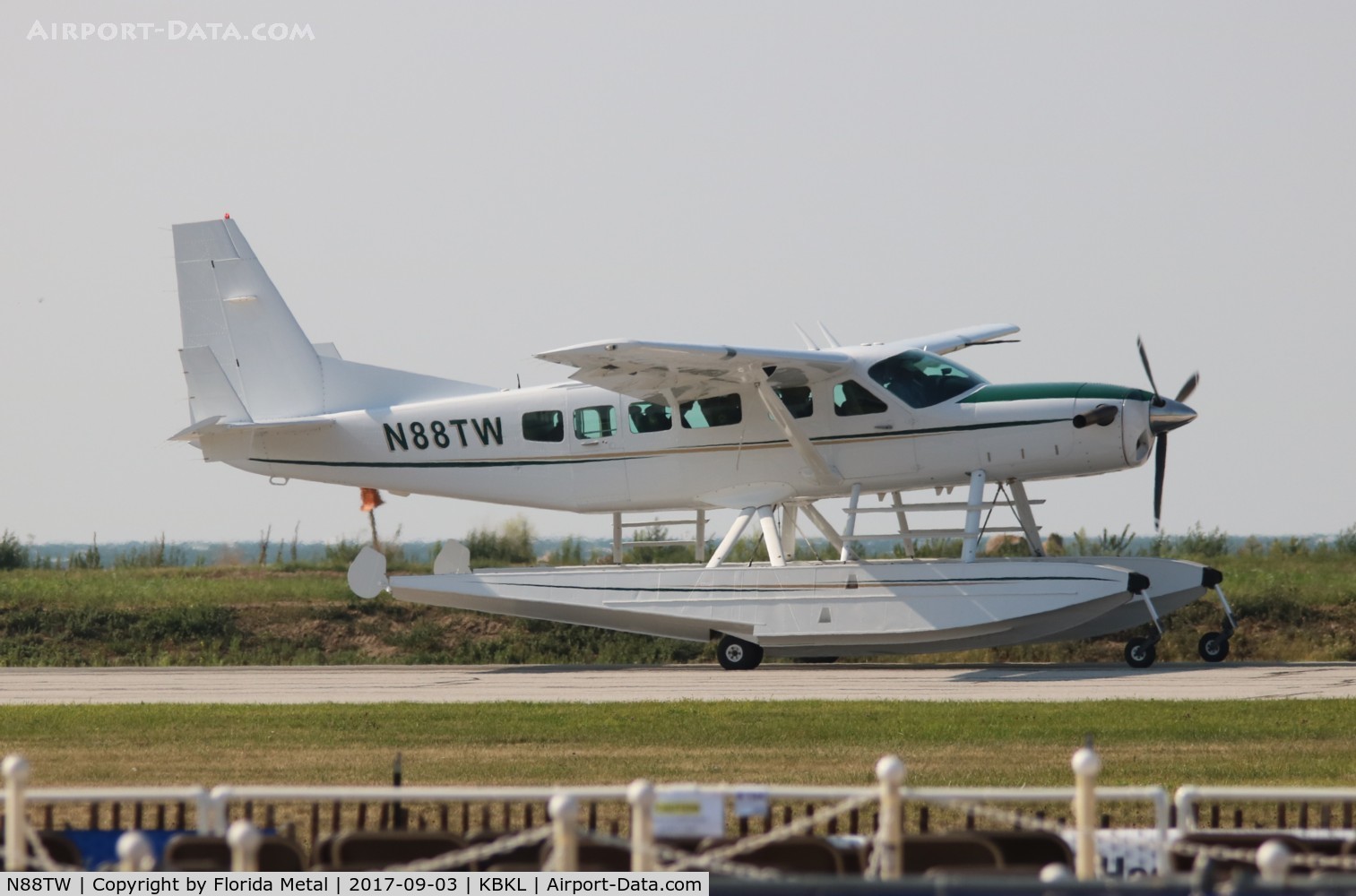 N88TW, 1998 Cessna 208 Caravan I C/N 20800292, C208 zx