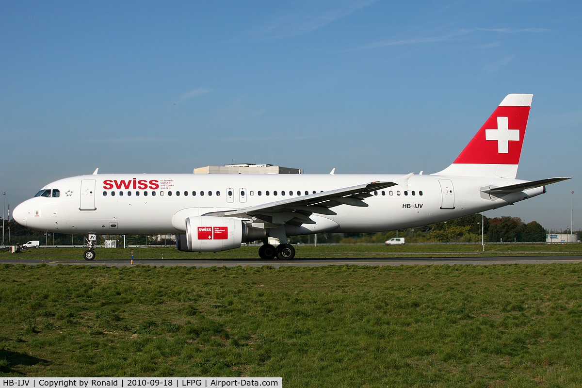 HB-IJV, 2003 Airbus A320-214 C/N 2024, at cdg