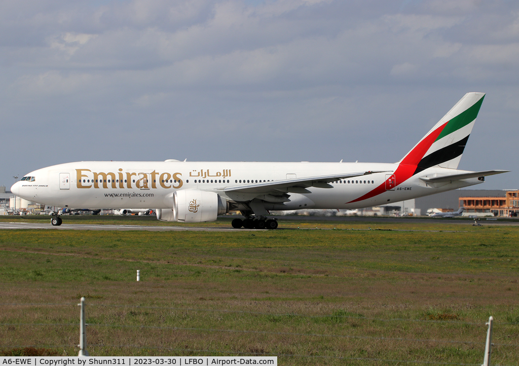 A6-EWE, 2008 Boeing 777-21H/LR C/N 35582, Lining up rwy 32R for departure after visiti to Airbus facility...