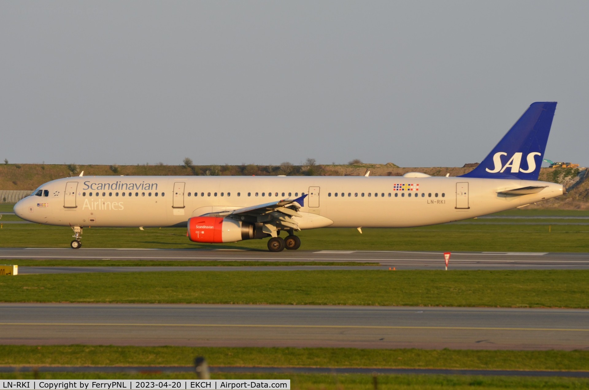 LN-RKI, 2002 Airbus A321-232 C/N 1817, SAS A321 parading in the evening sun