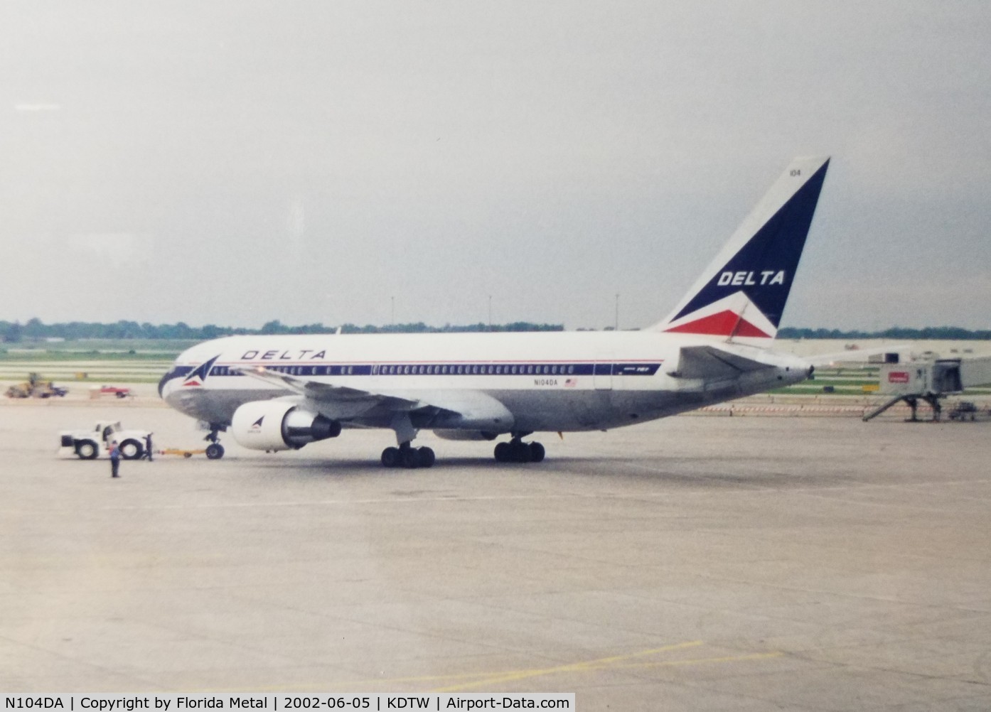 N104DA, 1982 Boeing 767-232 C/N 22216, DAL 762 zx