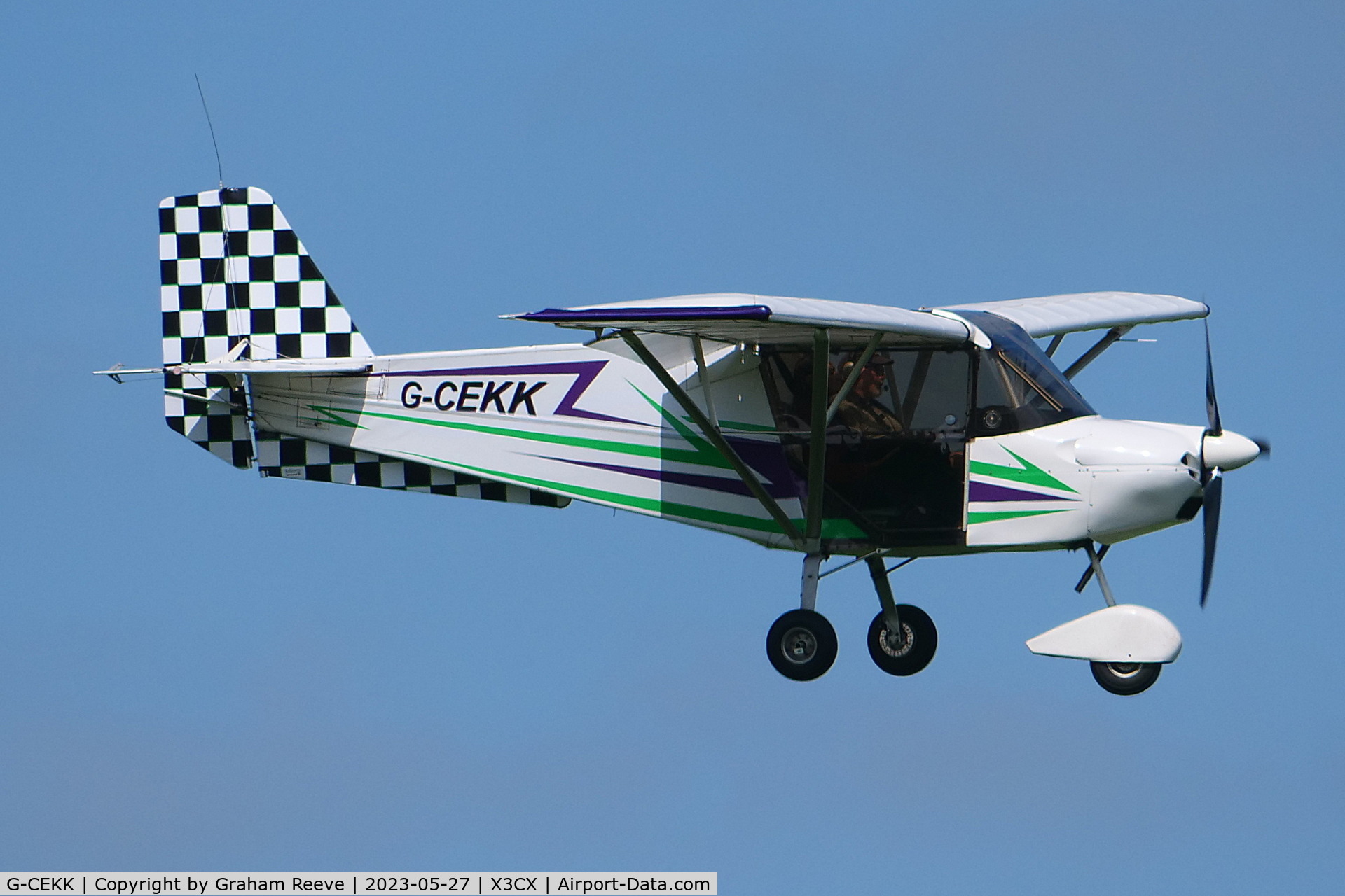 G-CEKK, 2007 Skyranger Swift 912S(1) C/N BMAA/HB/522, Landing at Northrepps.