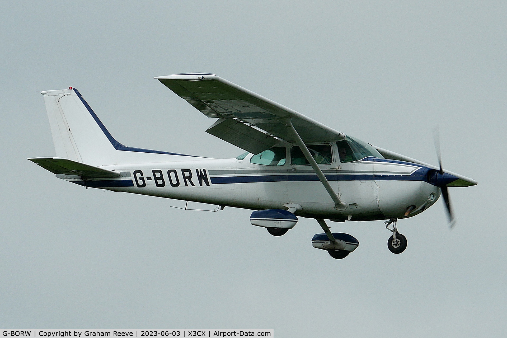 G-BORW, 1981 Cessna 172P C/N 172-74301, Landing at Northrepps.
