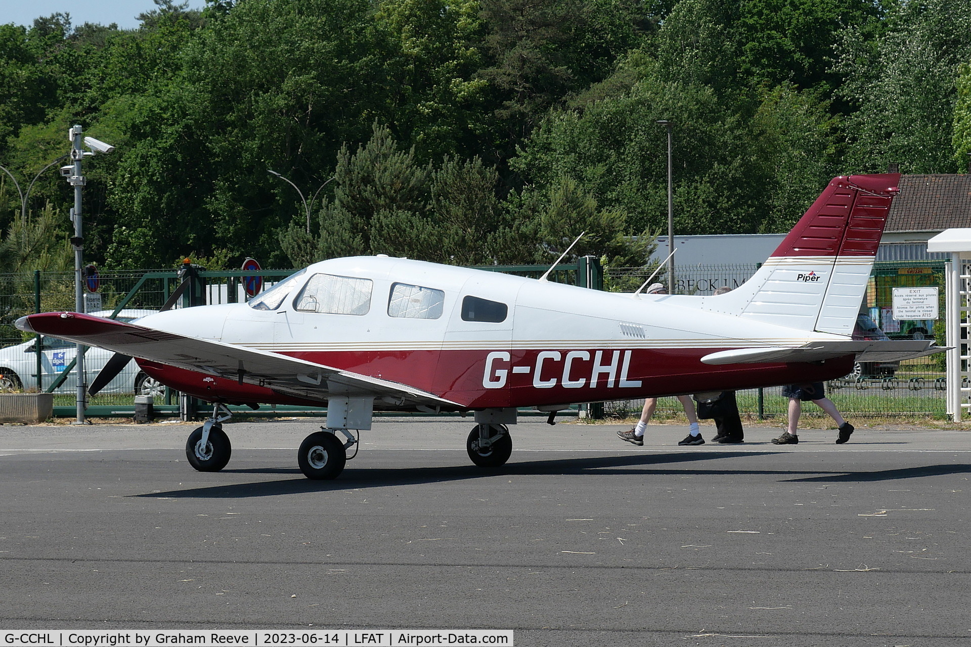 G-CCHL, 1998 Piper PA-28-181 Cherokee Archer III C/N 2843176, Parked at Le Touquet.
