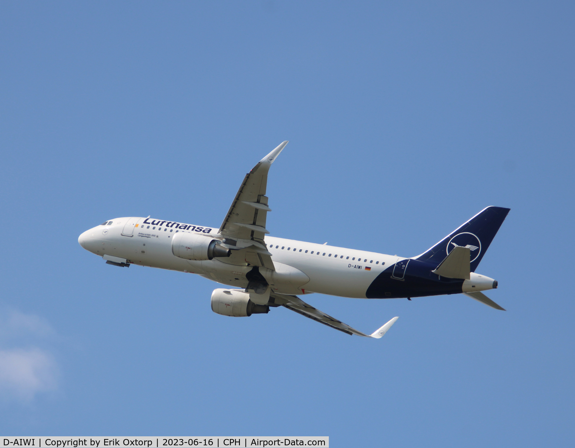 D-AIWI, 2019 Airbus A320-214 C/N 8951, D-AIWI taking off rw 22L