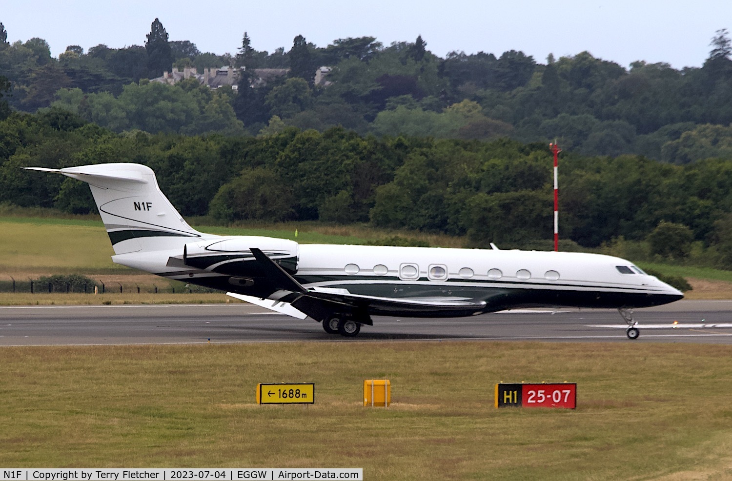 N1F, 2014 Gulfstream Aerospace G650 (G-VI) C/N 6076, At Luton Airport