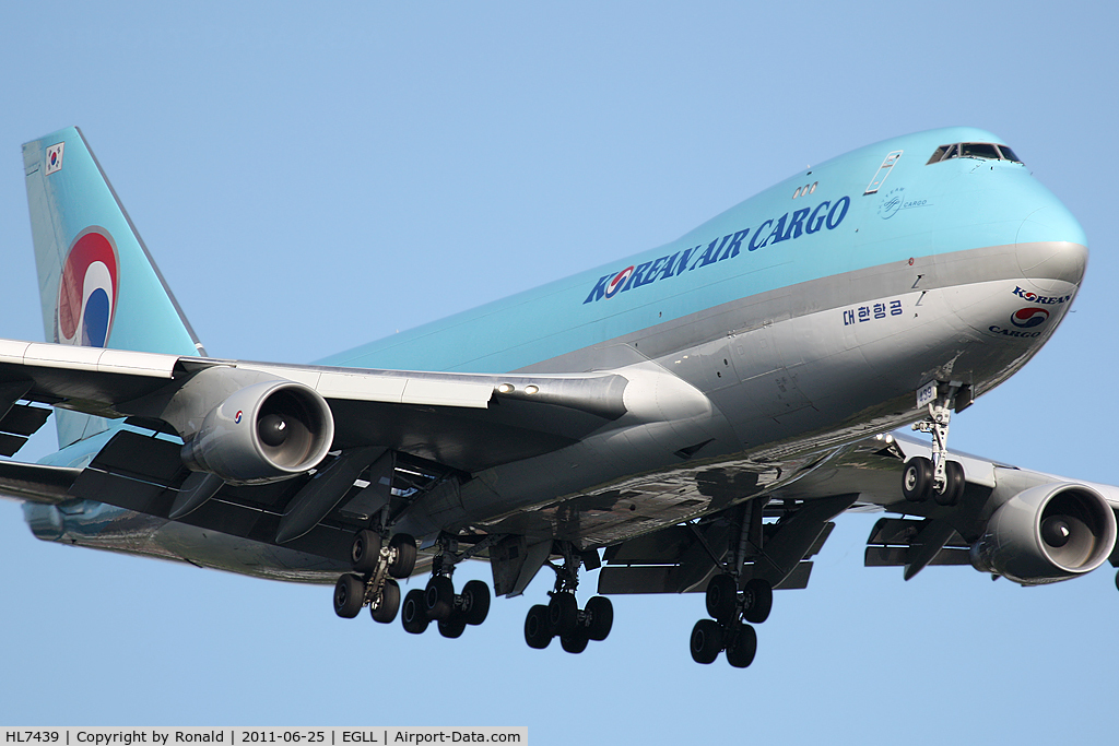 HL7439, 2003 Boeing 747-4B5F/SCD C/N 33516, at lhr