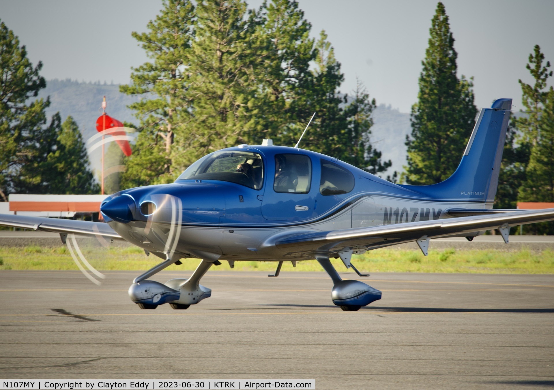 N107MY, 2018 Cirrus SR22T C/N 1751, Truckee Tahoe airport in California 2023.