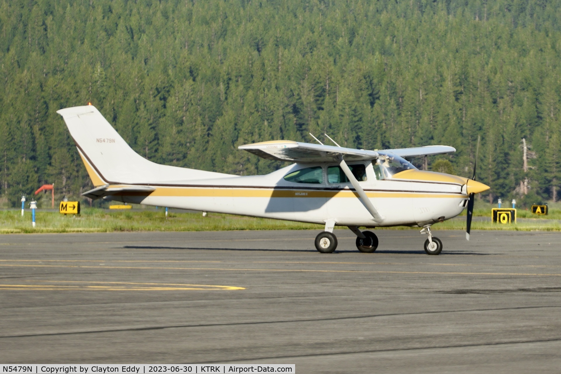 N5479N, 1980 Cessna 182R Skylane C/N 18267748, Truckee Tahoe airport in California 2023.