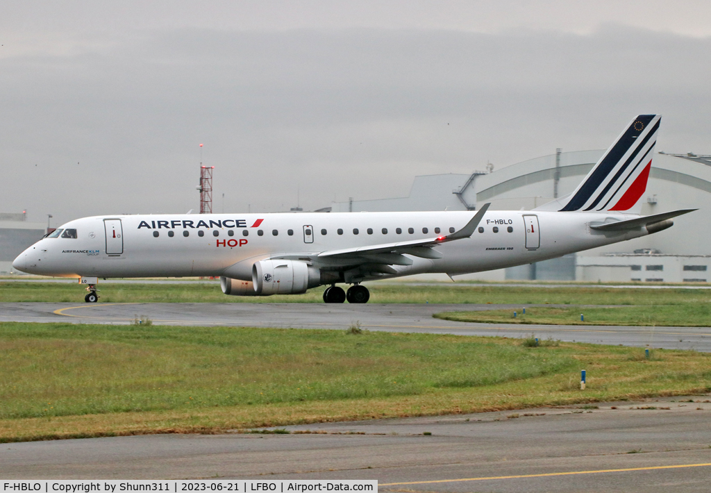 F-HBLO, 2019 Embraer 190STD (ERJ-190-100STD) C/N 19000770, Taxiing holding point rwy 32R for departure... Air France c/s