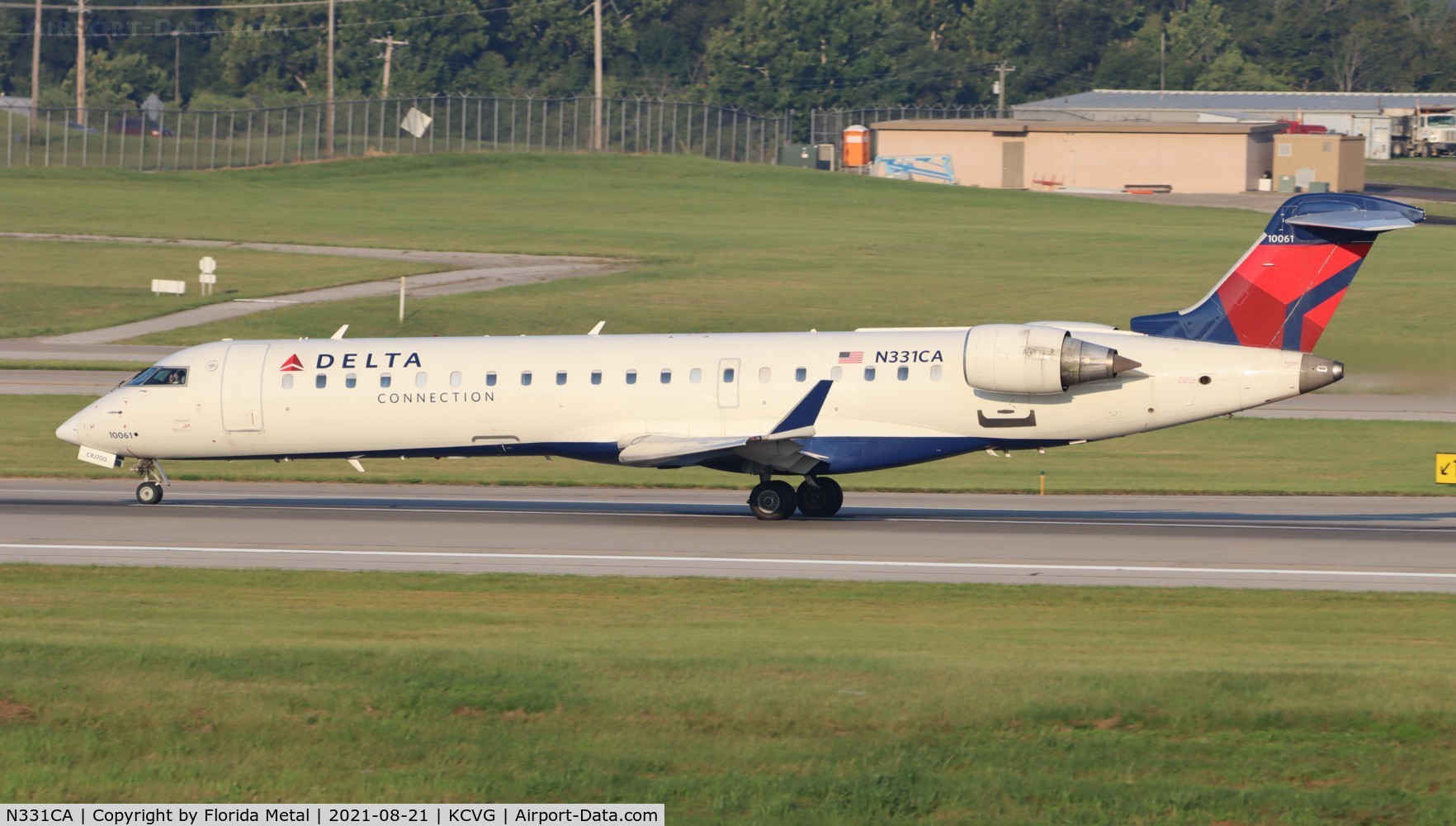N331CA, 2002 Bombardier CRJ-701ER (CL-600-2C10) Regional Jet C/N 10061, END/DAL CR7 zx CVG-DCA