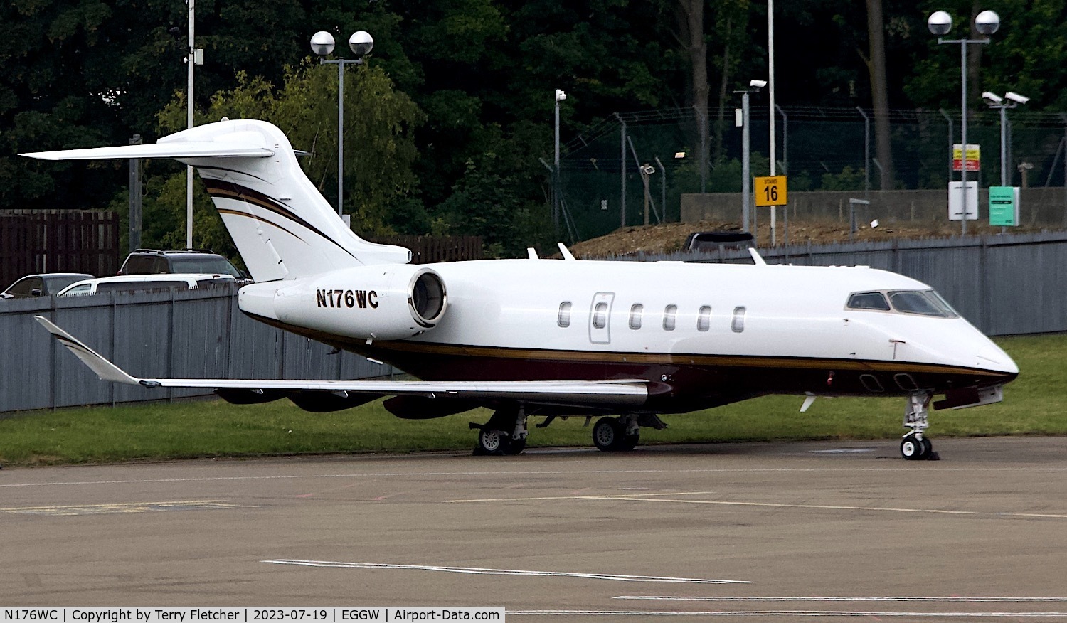 N176WC, 2016 Bombardier Challenger 350 (BD-100-1A10) C/N 20654, At Luton Airport