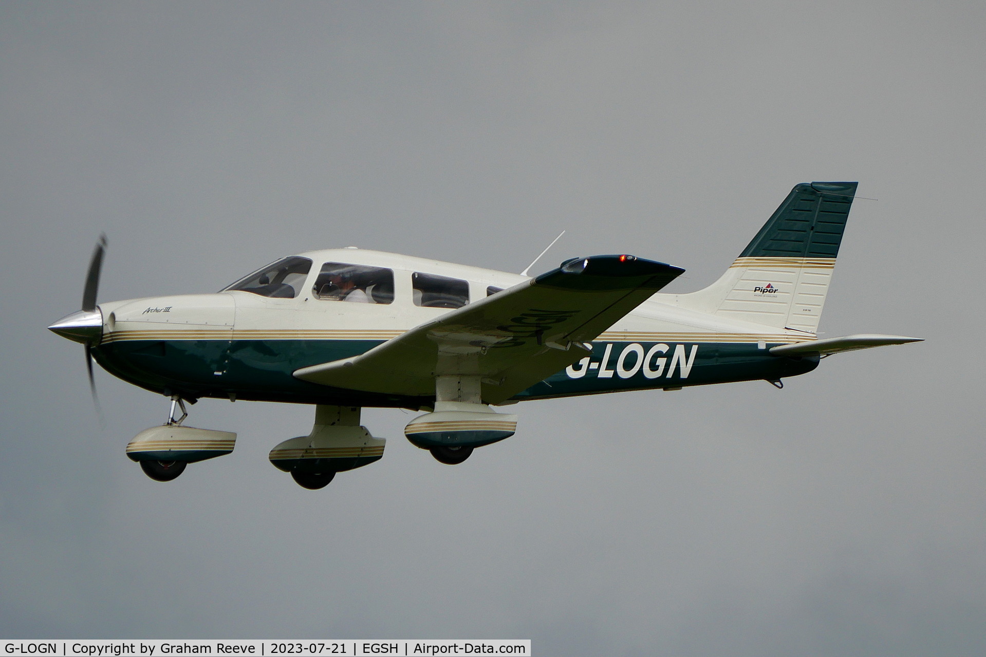G-LOGN, 1999 Piper PA-28-181 Cherokee Archer III C/N 2843279, On approach to Norwich.