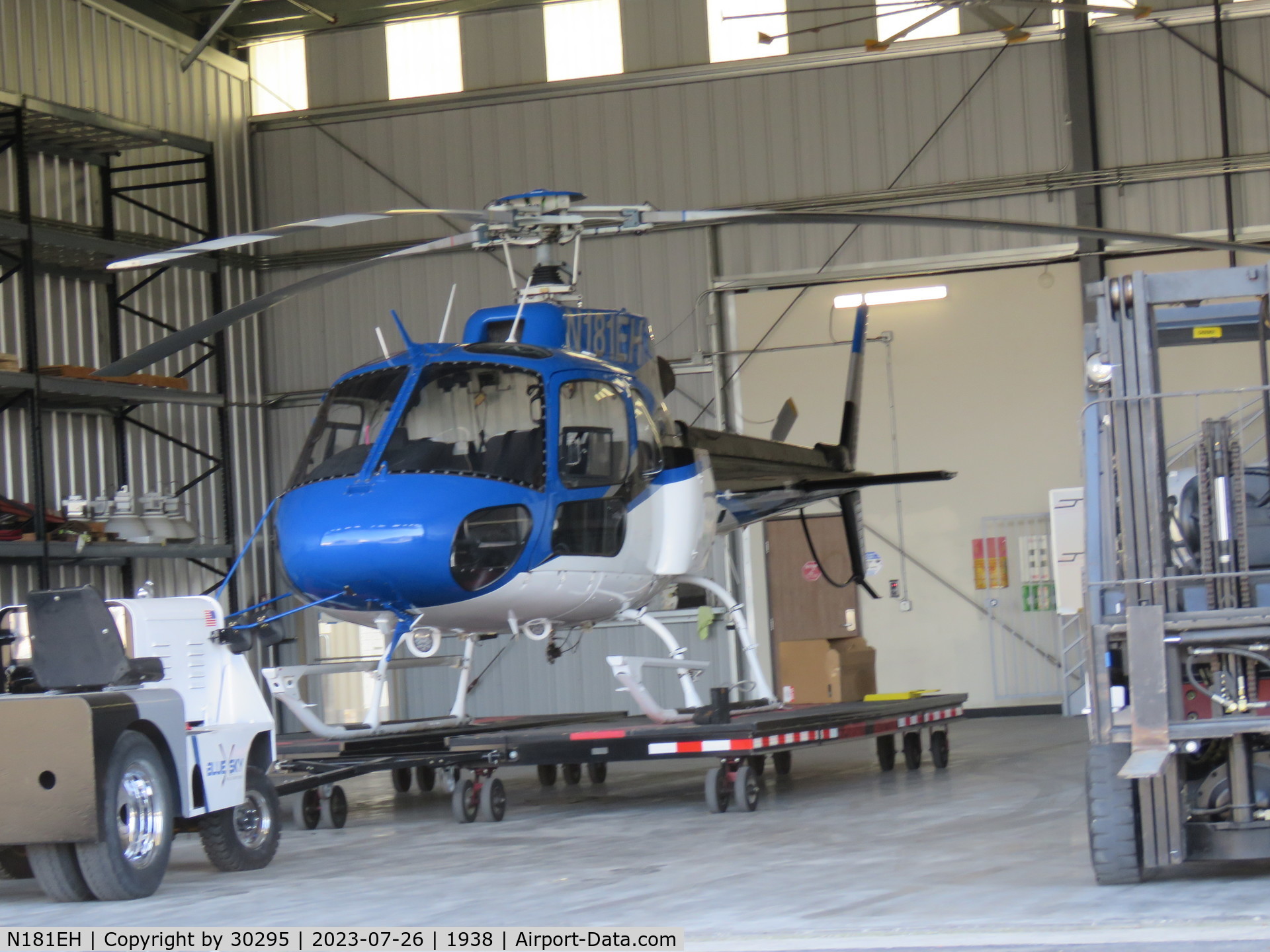 N181EH, 1992 Eurocopter AS-350B-2 Ecureuil Ecureuil C/N 2680, Hangered