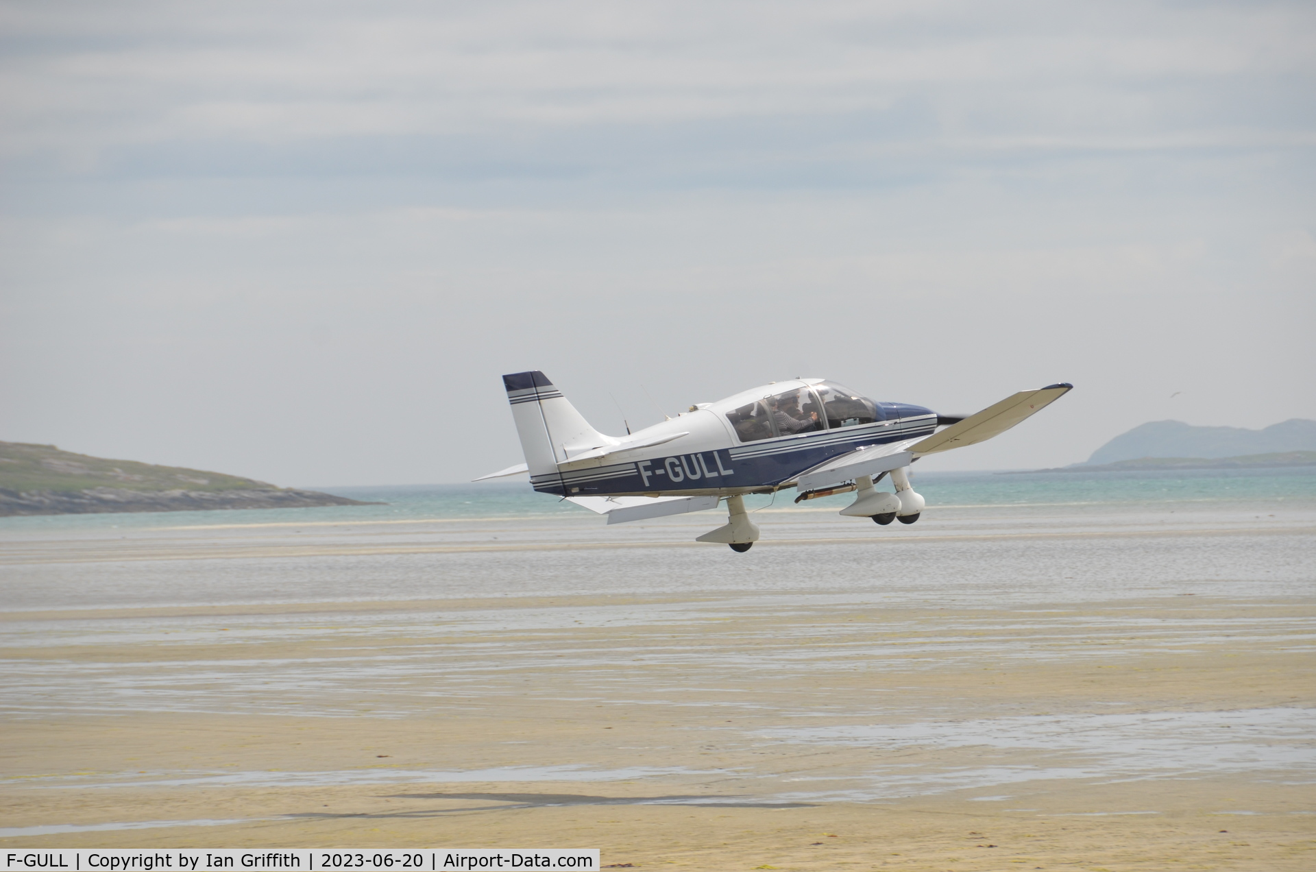 F-GULL, 2016 Robin DR400-180 C/N 2475, Landing at Barra Airport