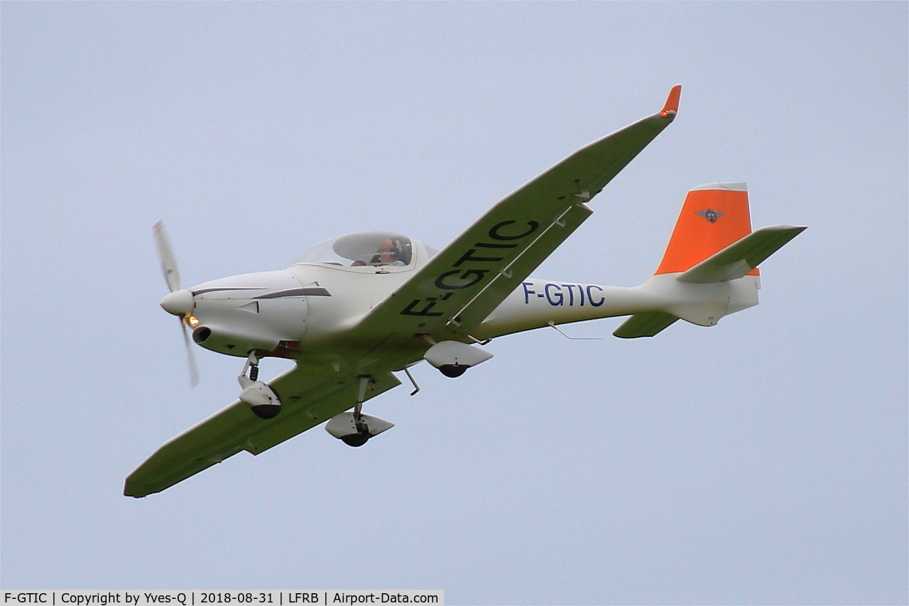 F-GTIC, 2003 Aquila A210 (AT01) C/N AT01-133, Aquila A210 (AT01), Training flight, Brest-Bretagne airport (LFRB-BES)