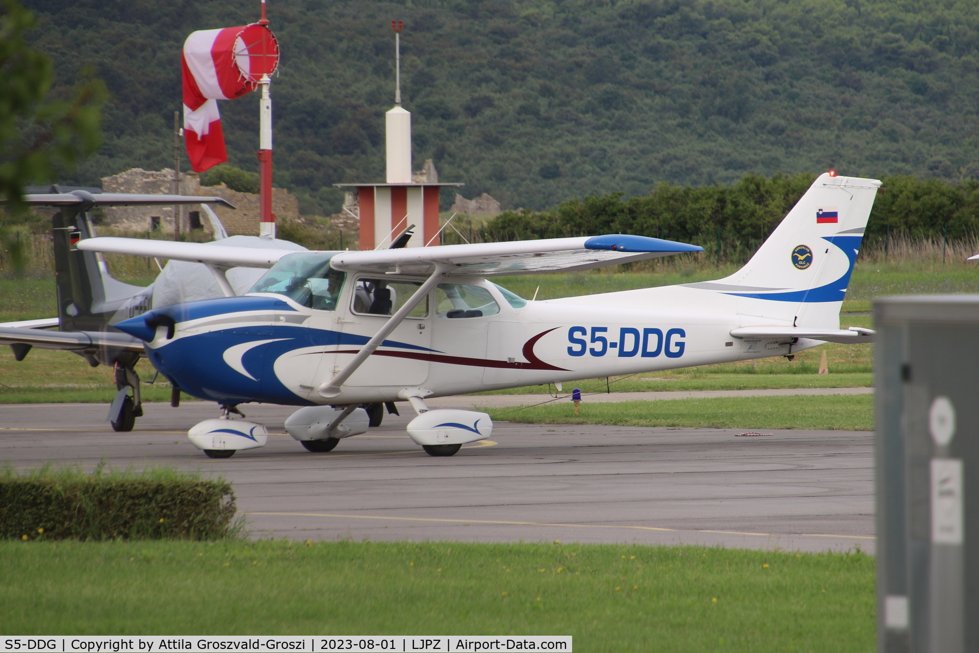 S5-DDG, Cessna 172N C/N 172-7258, LJPZ - Portorož Airport, Slovenia