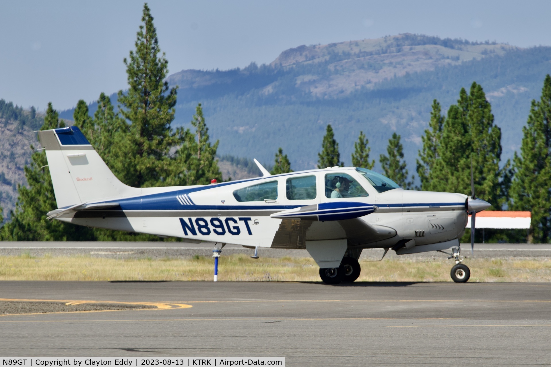 N89GT, 1989 Beech F33A Bonanza C/N CE-1383, Truckee Tahoe airport in California 2023.
