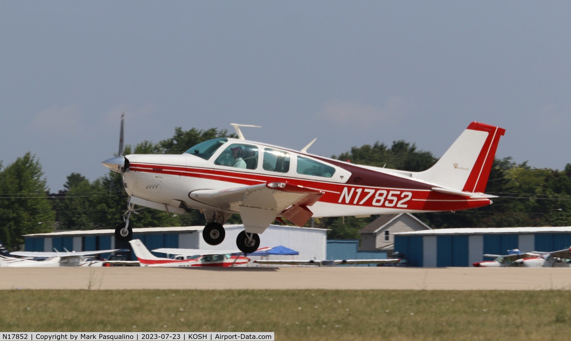 N17852, 1977 Beech F33A Bonanza C/N CE-715, Beech F33A