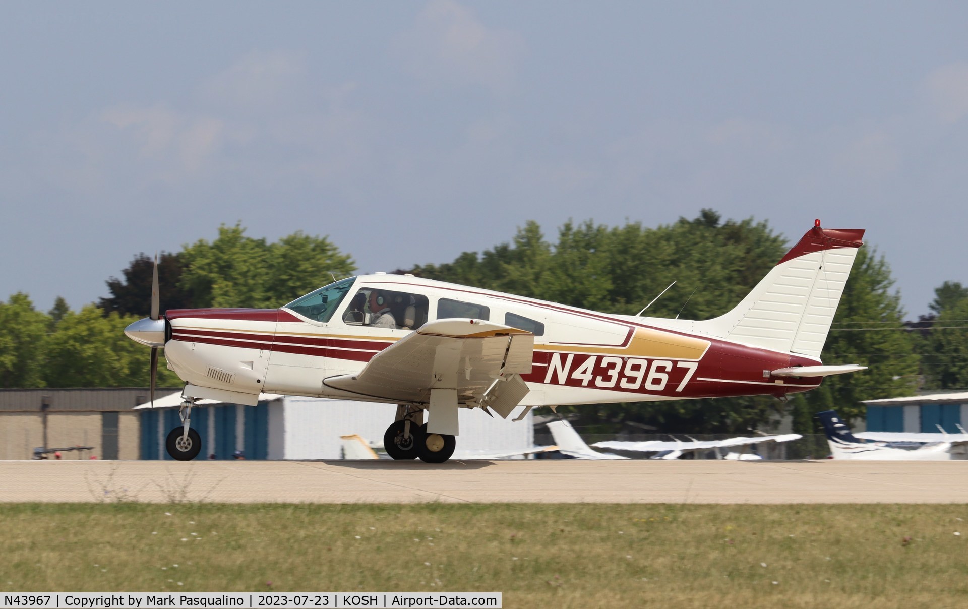 N43967, 1977 Piper PA-28R-201 Cherokee Arrow III C/N 28R-7737140, Piper PA-28R-201
