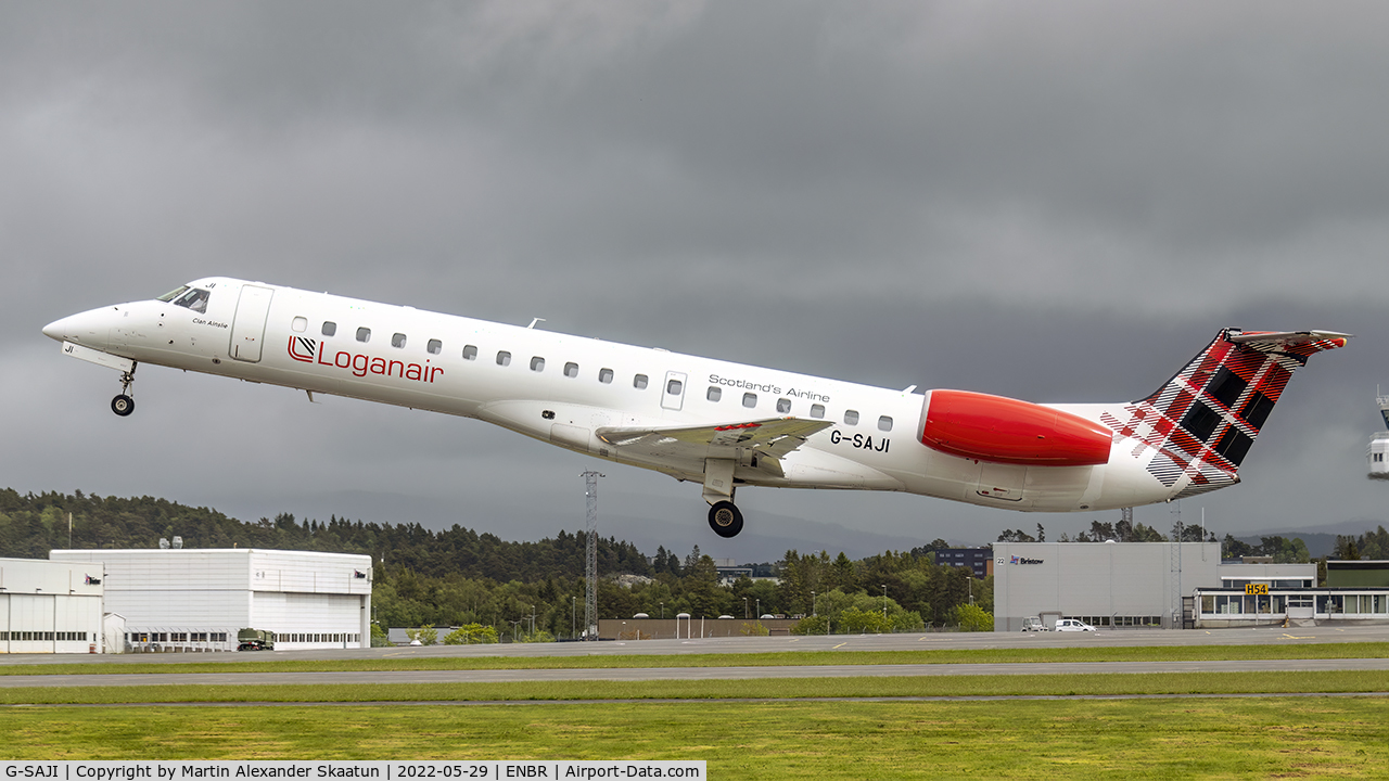 G-SAJI, 2000 Embraer EMB-145EP (ERJ-145EP) C/N 145201, Takeoff rwy. 35.