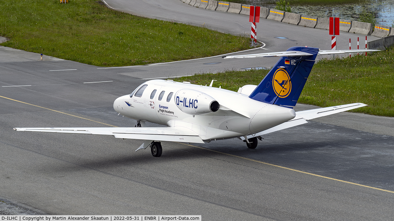 D-ILHC, Cessna 525 CitationJet CJ1+ C/N 525-0695, Taxying out for departure.