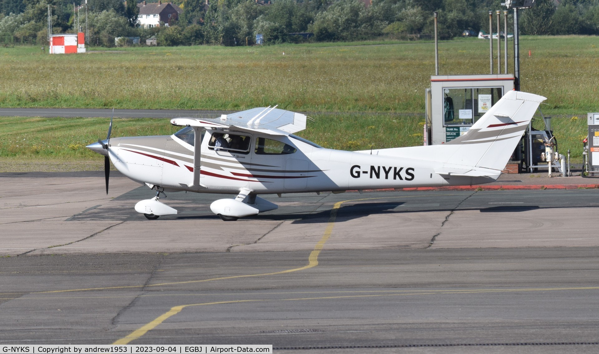 G-NYKS, 2005 Cessna 182T Skylane Skylane C/N 182-81607, G-NYKS at Gloucestershire Airport.