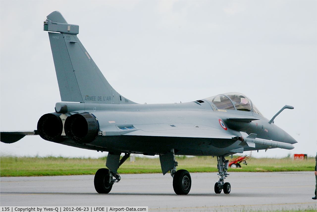 135, Dassault Rafale C C/N 135, Dassault Rafale C, Taxiing, Evreux-Fauville AFB 105 (LFOE)
