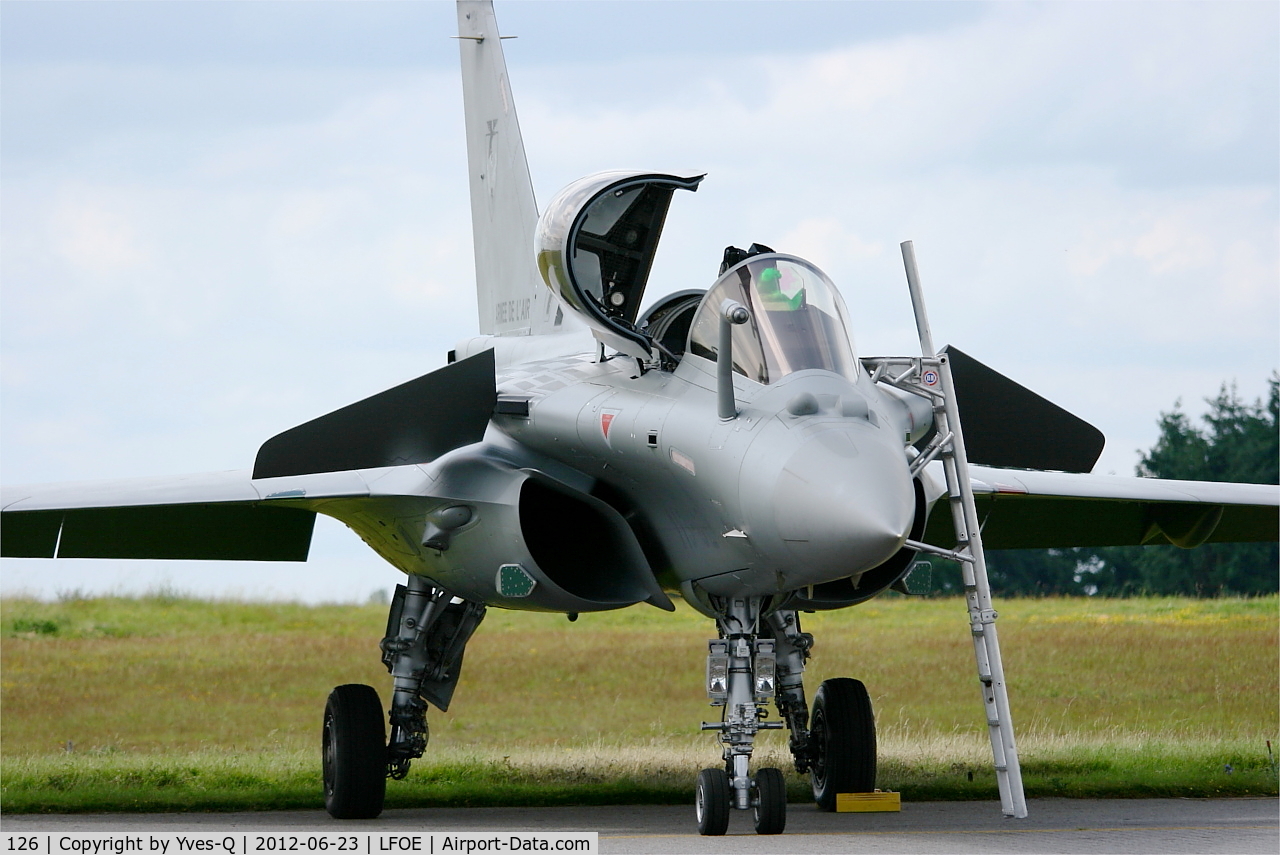 126, Dassault Rafale C C/N 126, Dassault Rafale C, Flight line, Evreux-Fauville AFB 105 (LFOE)