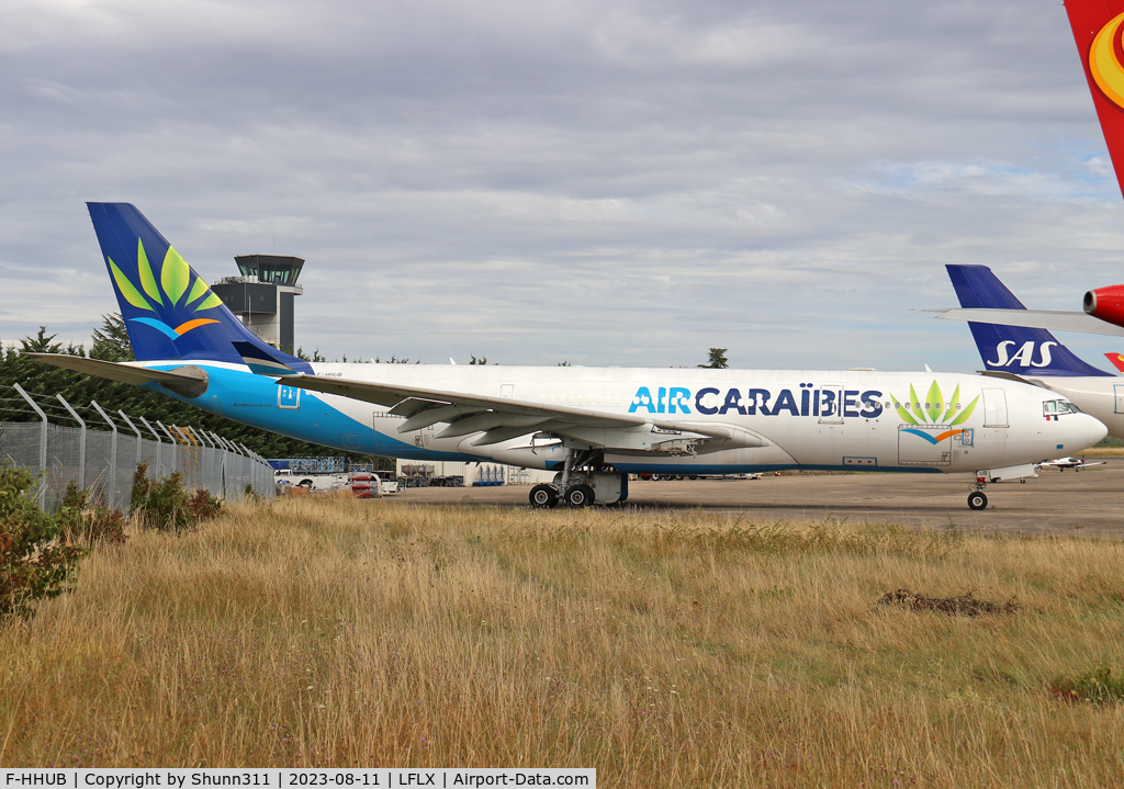 F-HHUB, 2000 Airbus A330-223 C/N 343, Stored without engines...