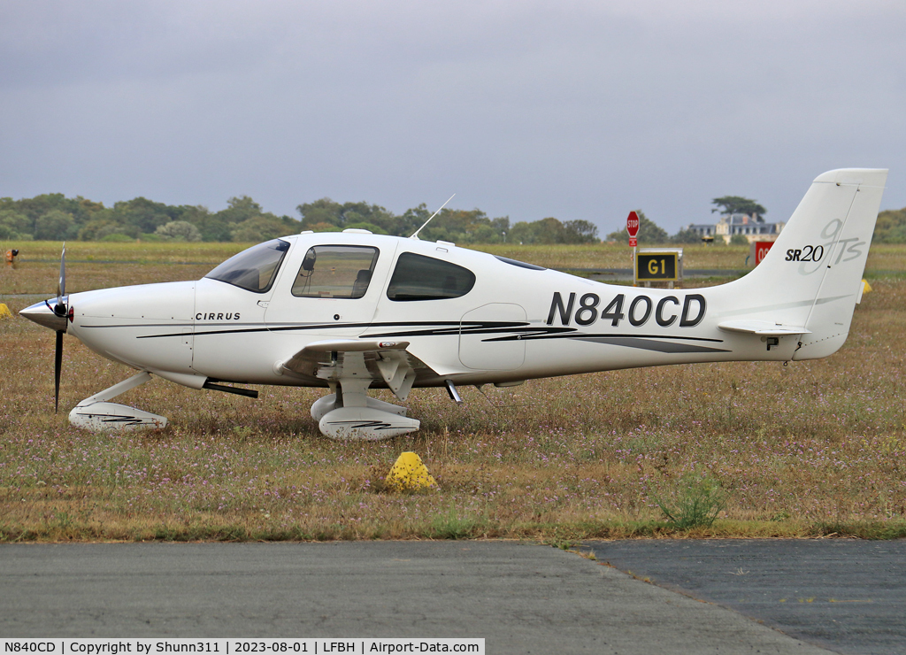 N840CD, 2005 Cirrus SR20 C/N 1535, Parked in the grass...