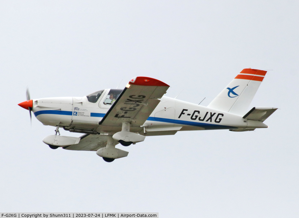 F-GJXG, Socata TB 10 C/N 1504, On take off...