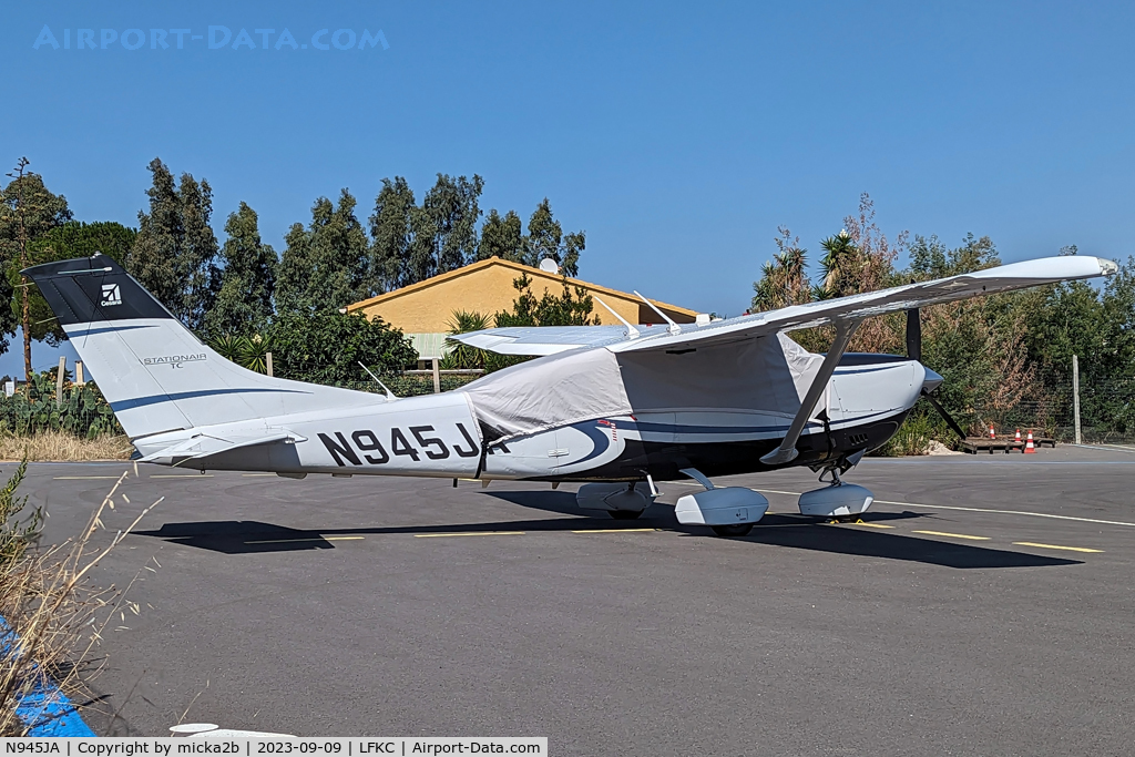 N945JA, Cessna T206H Turbo Stationair C/N T20608945, Parked