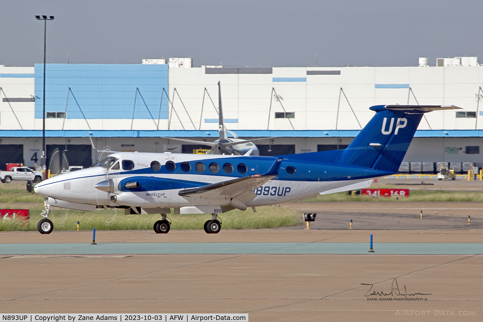 N893UP, 2018 Beechcraft B300 King Air 350i C/N FL-1138, Arriving at Perot Field, Fort Worth, TX