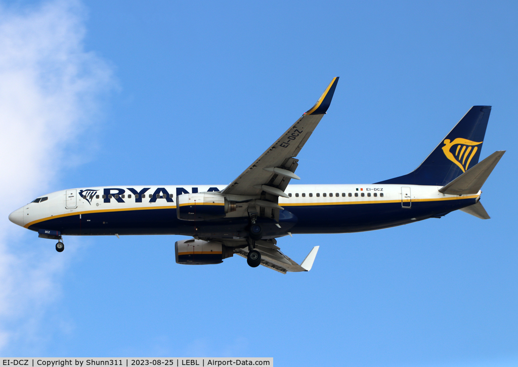 EI-DCZ, 2004 Boeing 737-8AS C/N 33815, Landing rwy 24R with scimitar winglets mounted...