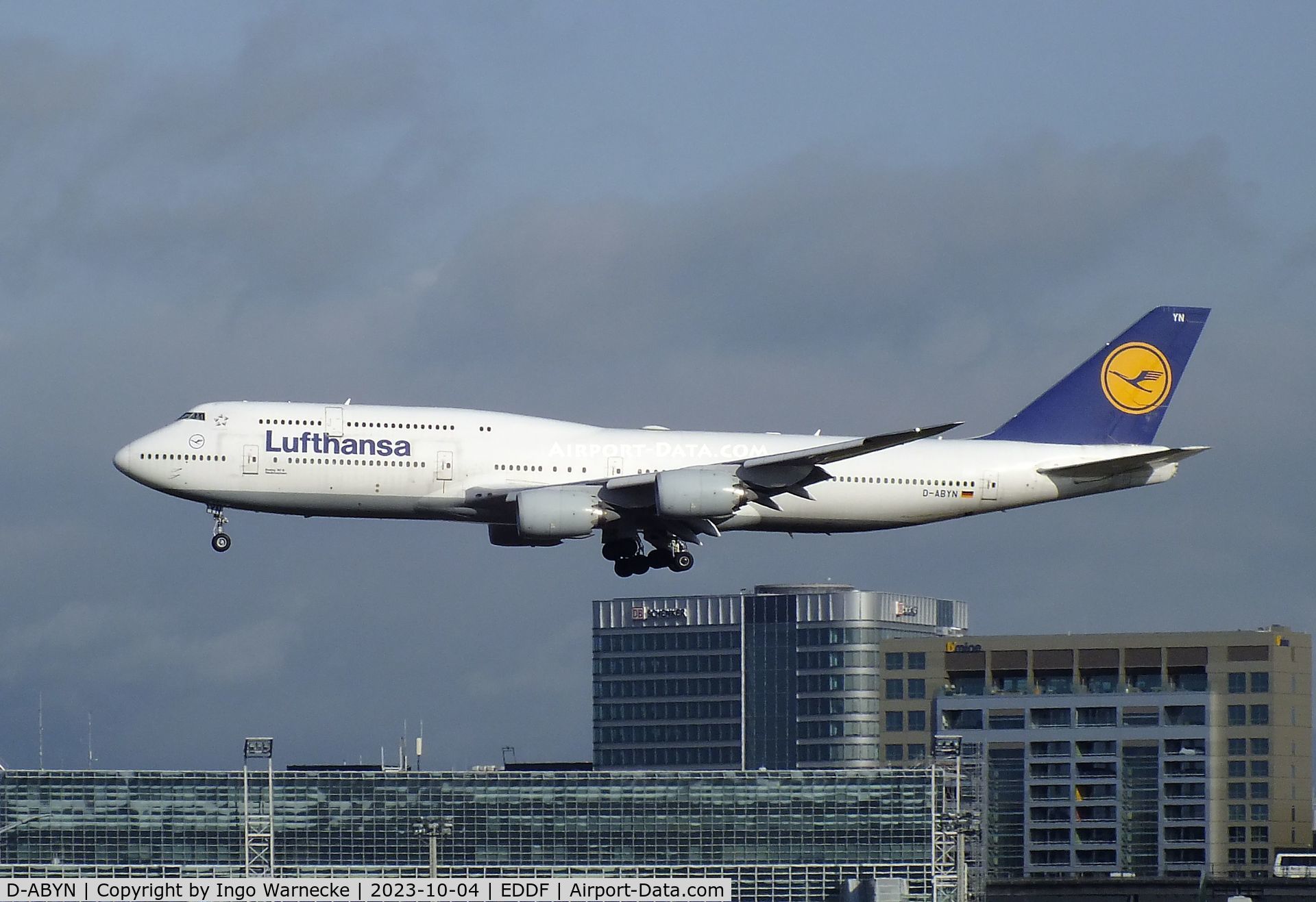 D-ABYN, 2014 Boeing 747-830 C/N 37838, Boeing 747-830 of Lufthansa on final approach to Frankfurt-Main airport
