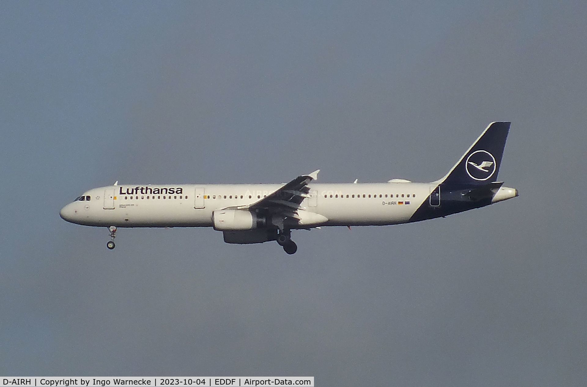 D-AIRH, 1993 Airbus A321-131 C/N 0412, Airbus A321-131 of Lufthansa on final approach to Frankfurt-Main airport