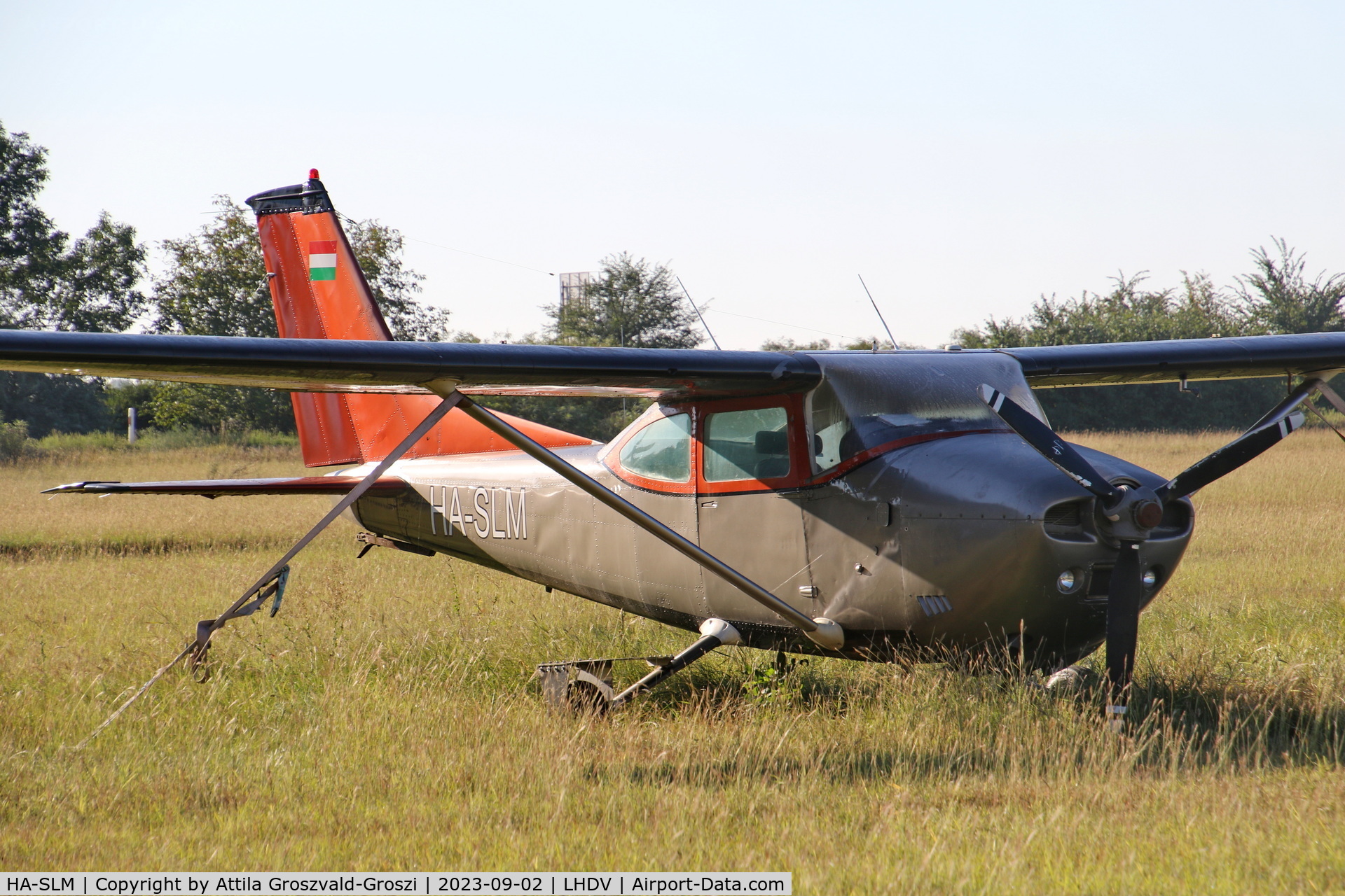 HA-SLM, Cessna 182P Skylane C/N 18262838, LHDV - Dunaújváros-Kisapostag Airport, Hungary