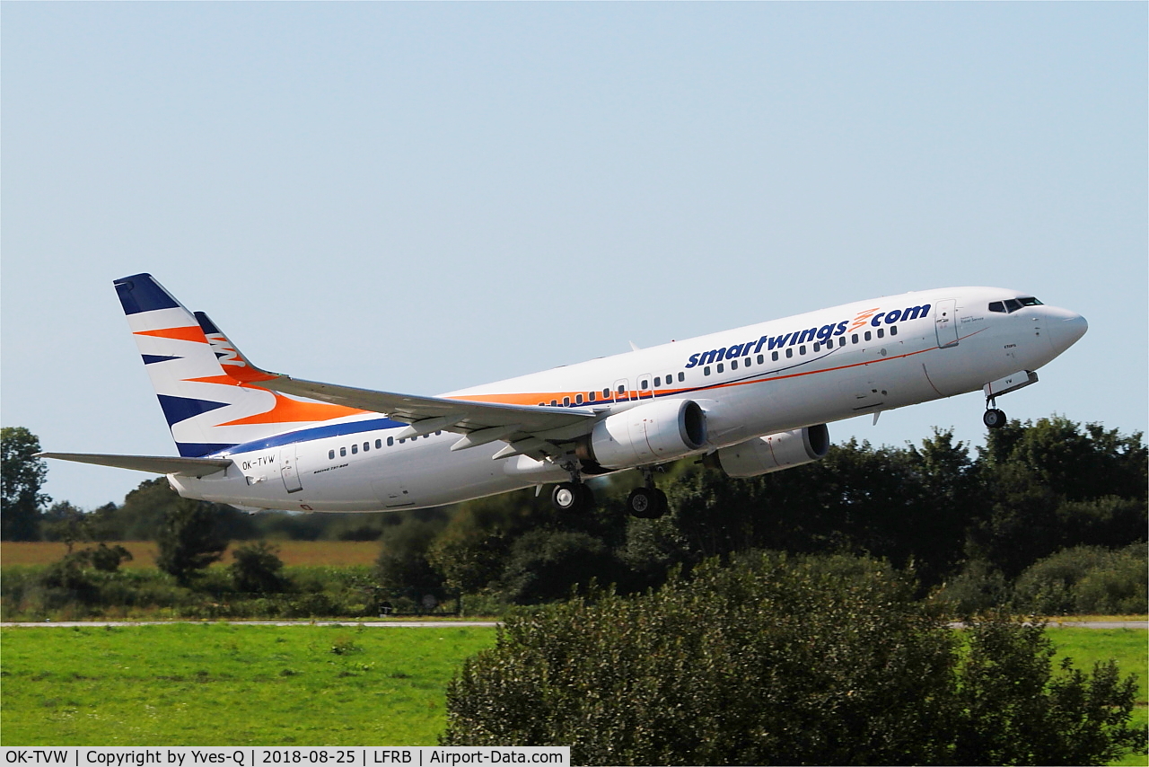 OK-TVW, 2004 Boeing 737-86Q C/N 30295, Boeing 737-86Q, Take off rwy 07R, Brest-Bretagne airport (LFRB-BES)