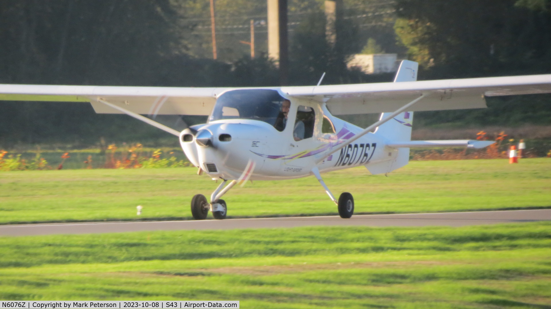 N6076Z, 2012 Cessna (Textron) 162 Skycatcher C/N 16200217, At Harvey Field Snohomish