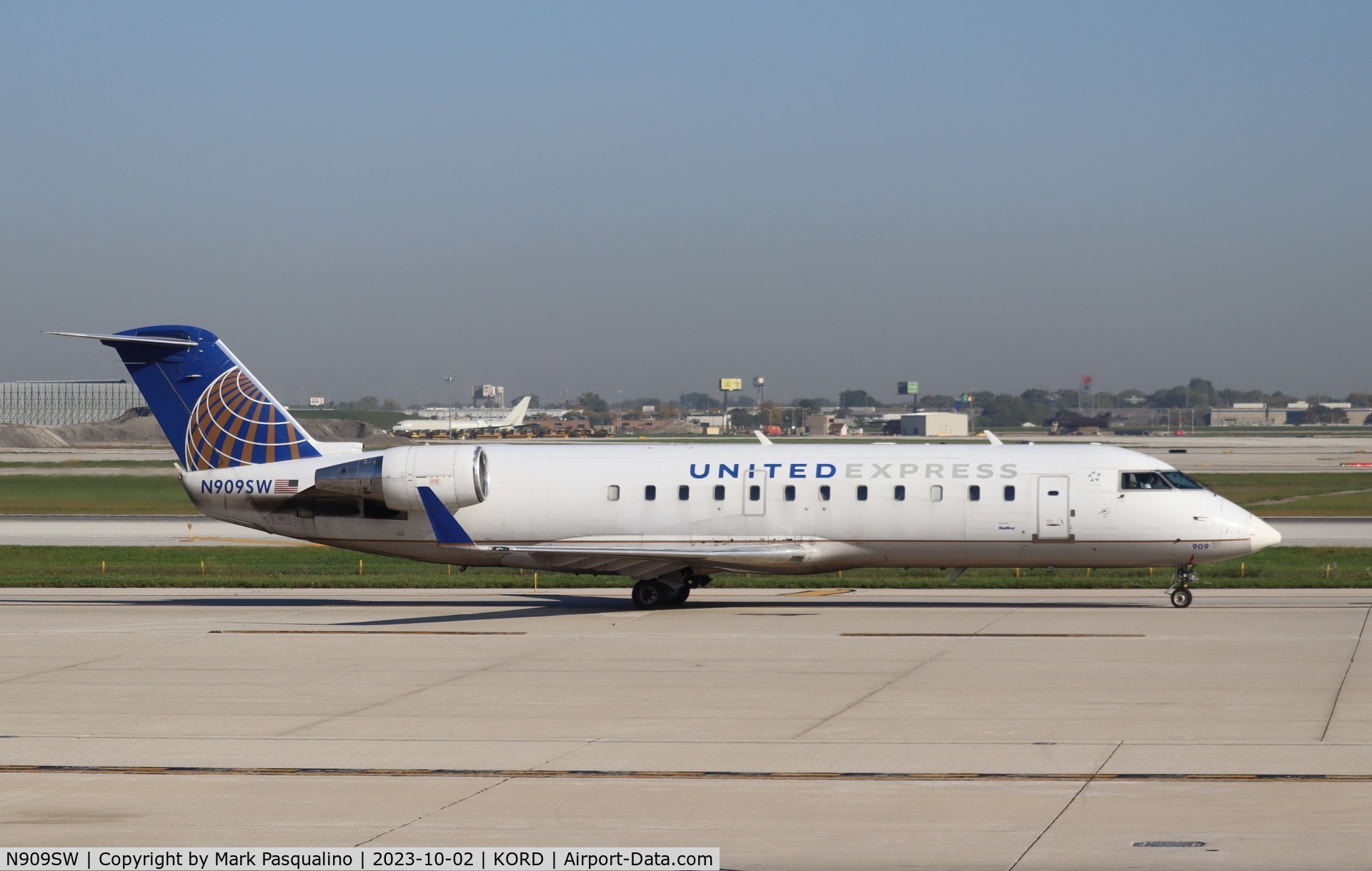 N909SW, 2001 Bombardier CRJ-200LR (CL-600-2B19) C/N 7558, CL-600-2B19
