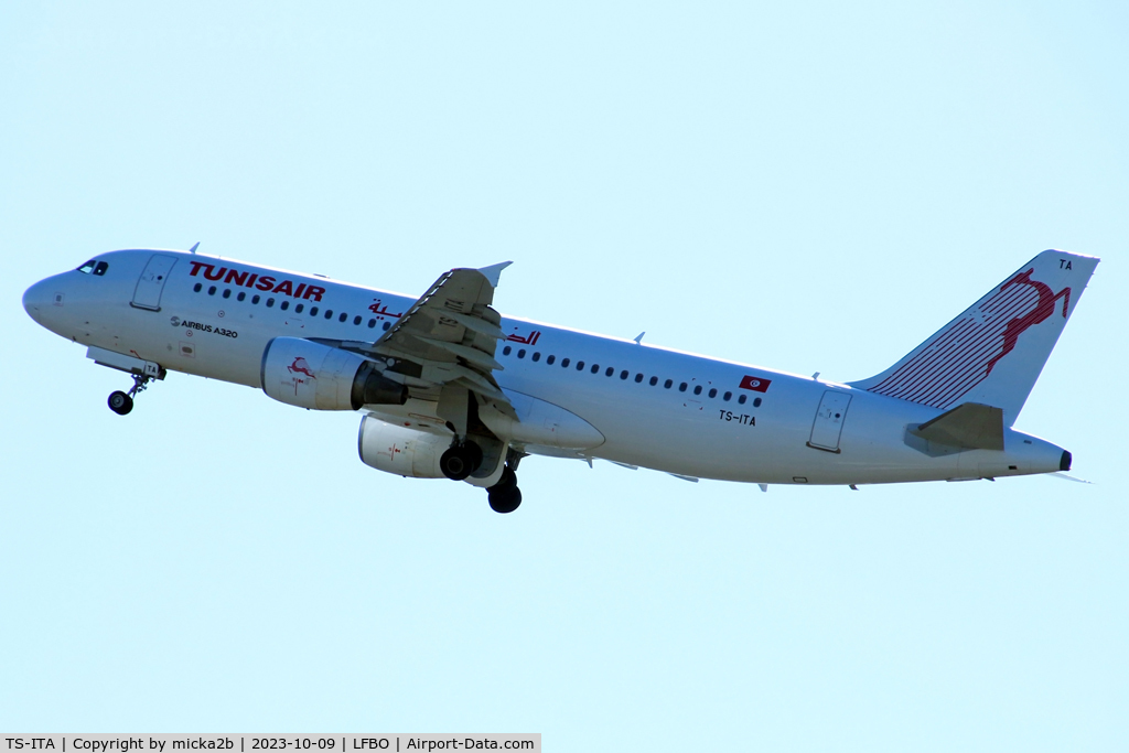 TS-ITA, 2010 Airbus A320-214 C/N 4502, Take off