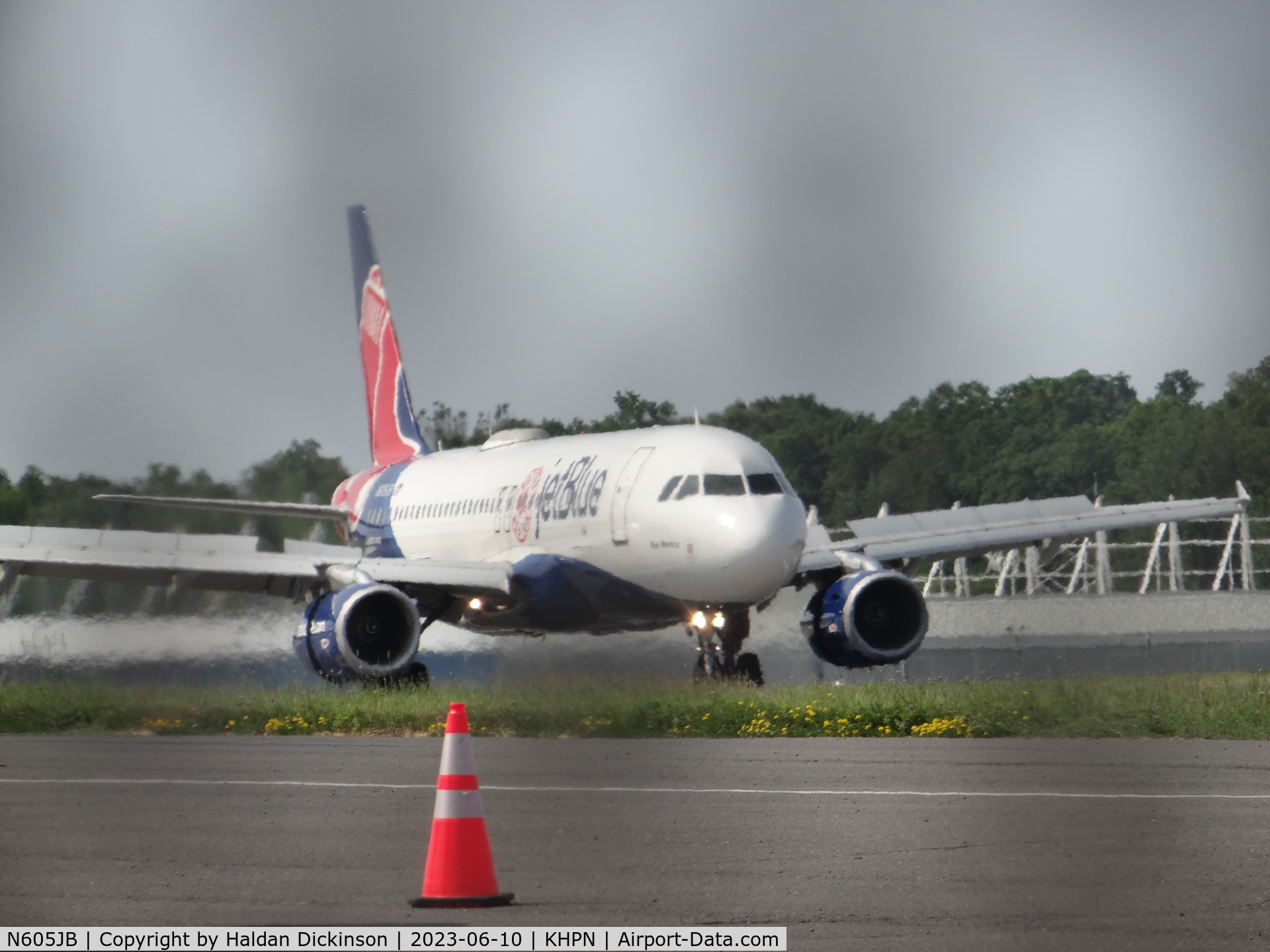 N605JB, 2005 Airbus A320-232 C/N 2368, 2005 Airbus A320-232
JetBlue Red Sox Livery
Taxi