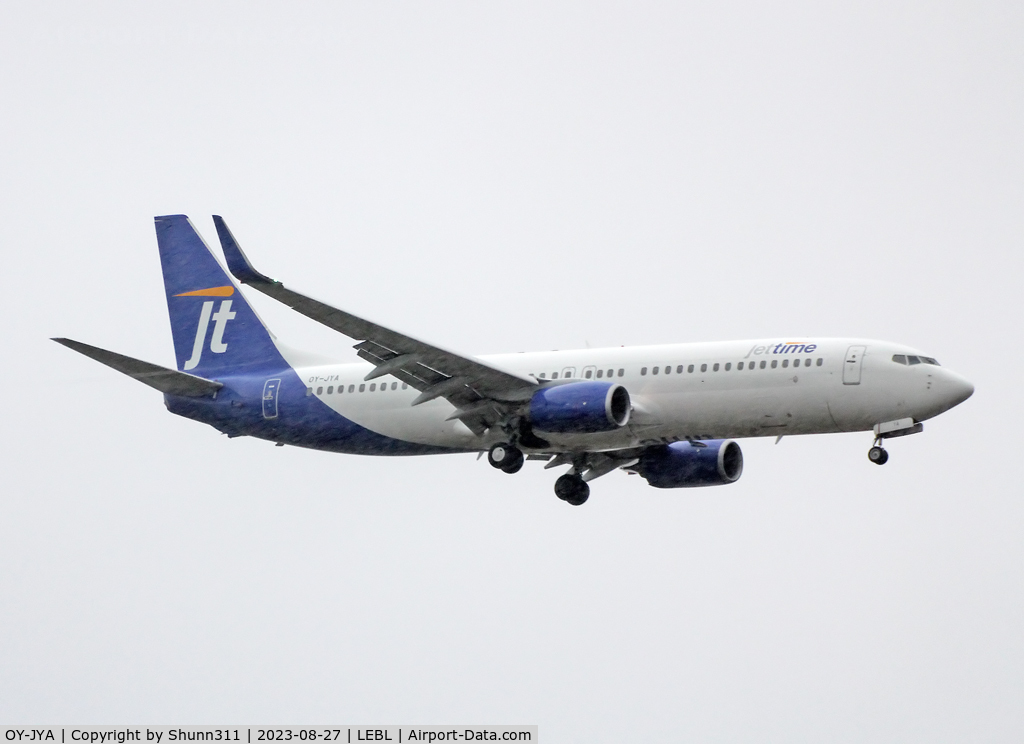 OY-JYA, 2012 Boeing 737-8KN C/N 40253, Landing rwy 06L
