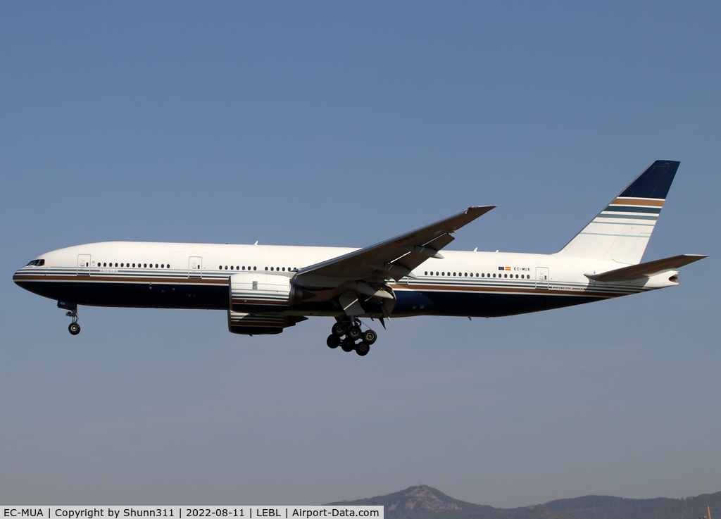 EC-MUA, 2001 Boeing 777-212/ER C/N 28524, Landing rwy 24R