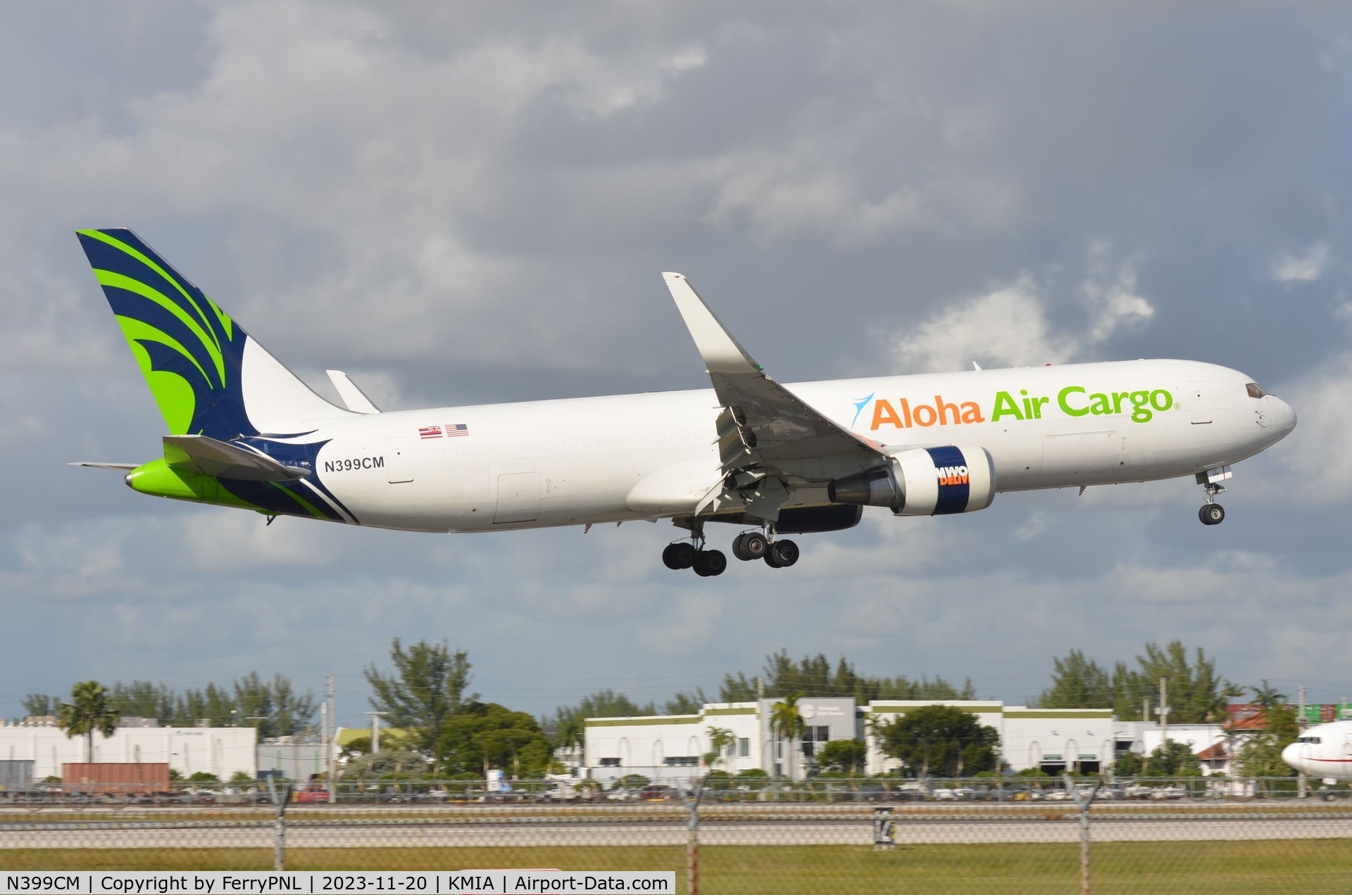 N399CM, 1993 Boeing 767-323/ER C/N 25451, Aloha Air Cargo B763 about to land in MIA